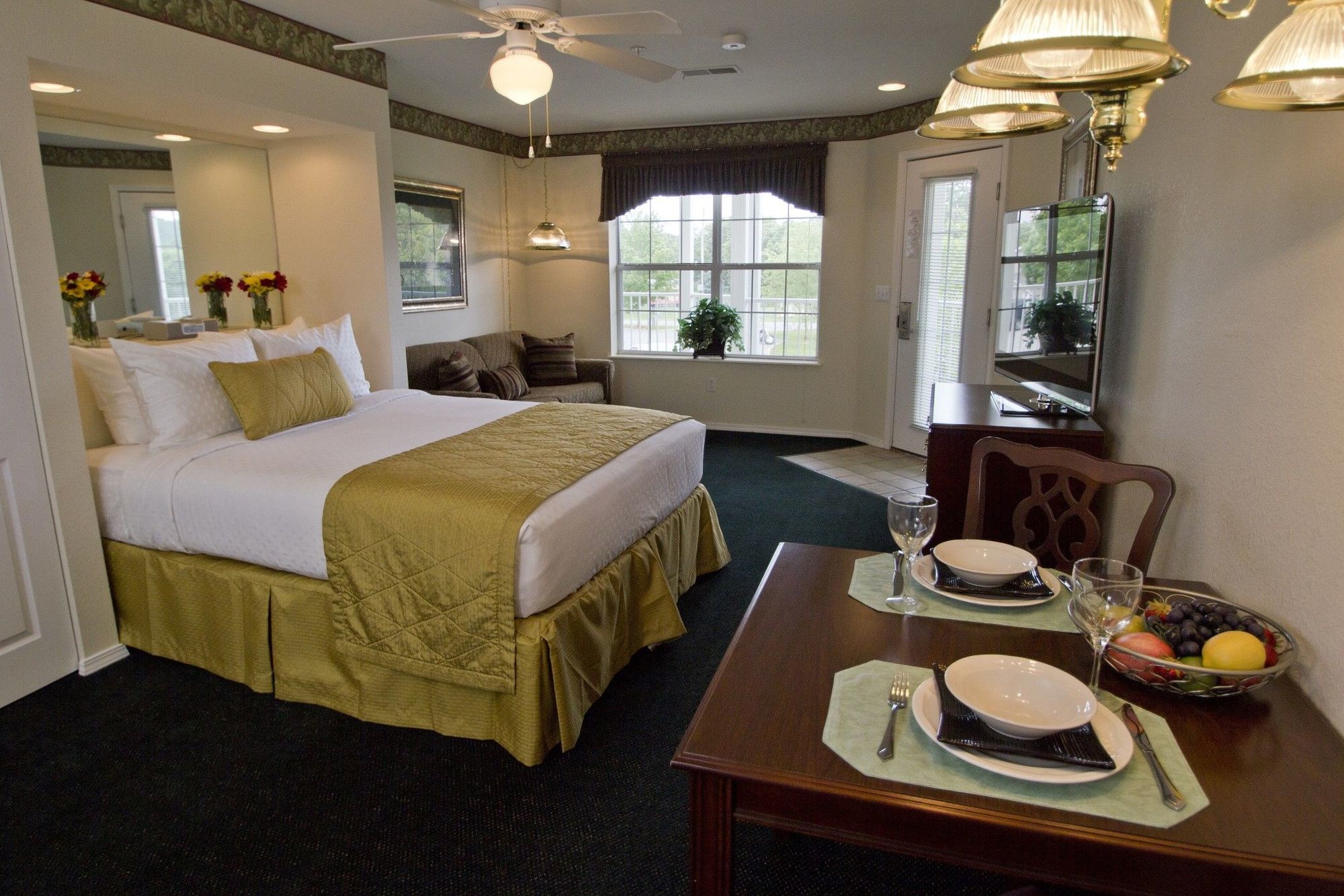 The Suites At Fall Creek Branson Room photo